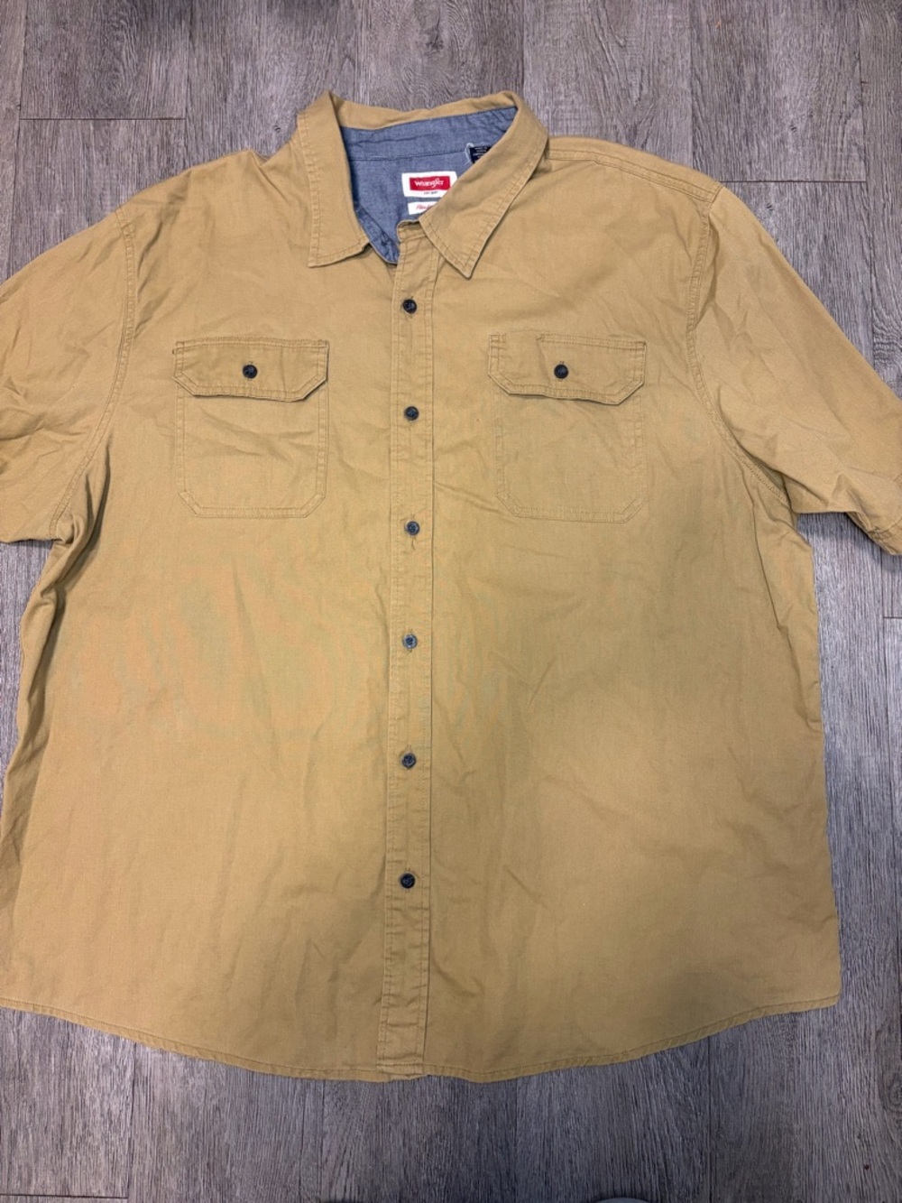 Wrangler Short-Sleeve Button-Down Shirt in Tan